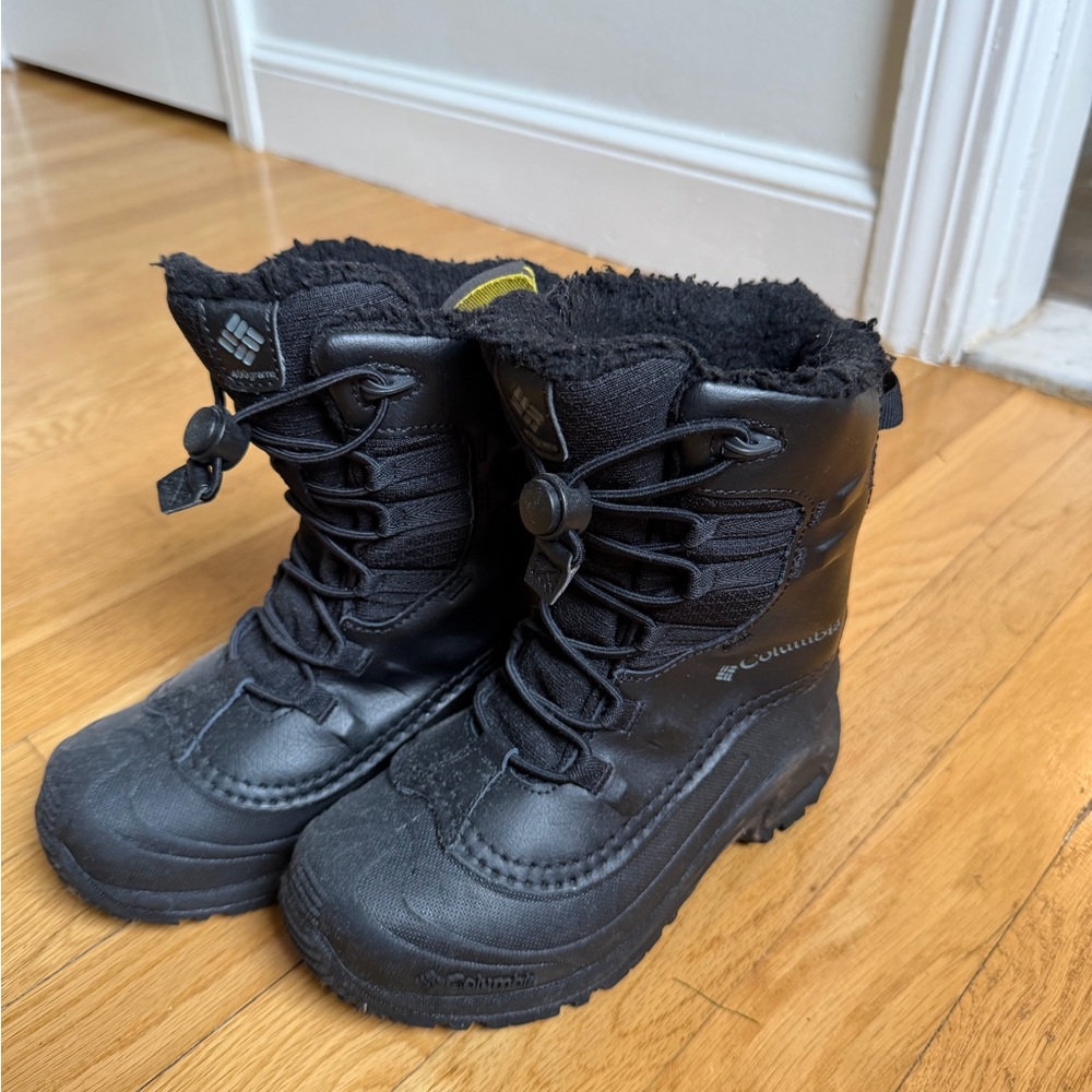 Columbia Black Insulated Snow Boots size 2